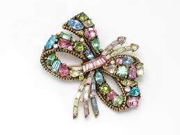 hollycraft bow brooch